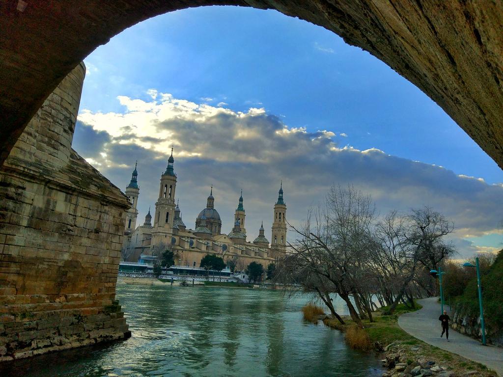 Mirador Del Ebro Apartment Zaragoza Bagian luar foto