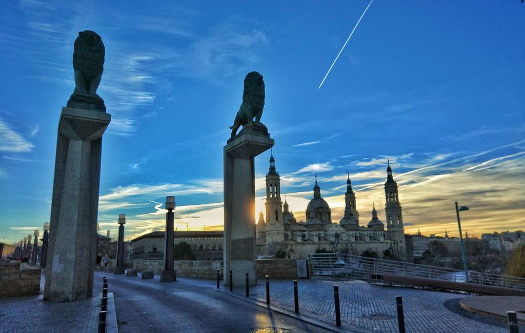 Mirador Del Ebro Apartment Zaragoza Bagian luar foto