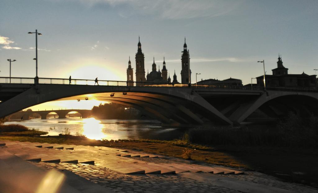 Mirador Del Ebro Apartment Zaragoza Bagian luar foto